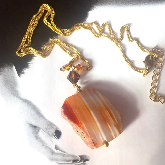 Gold and Agate Necklace - Picture 1 of 3